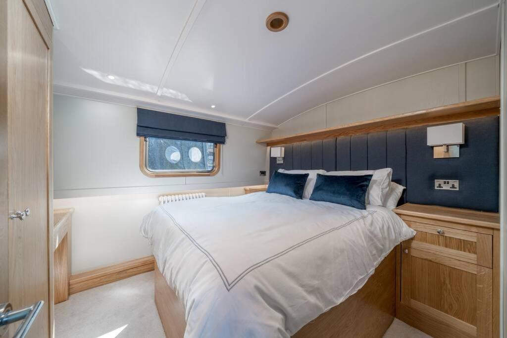 Luxurious Houseboat Near Canary Wharf In ロンドン エクステリア 写真