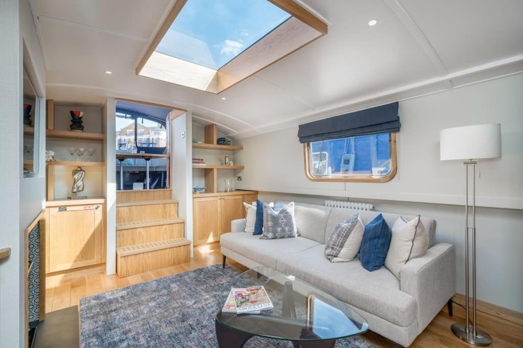 Luxurious Houseboat Near Canary Wharf In ロンドン エクステリア 写真