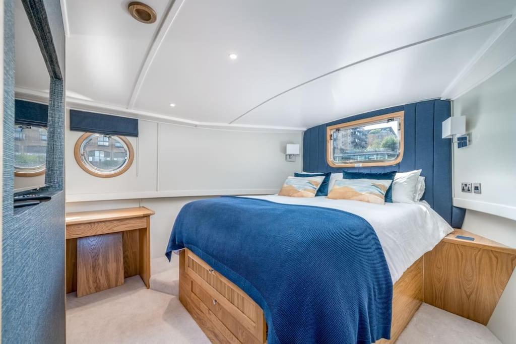 Luxurious Houseboat Near Canary Wharf In ロンドン エクステリア 写真